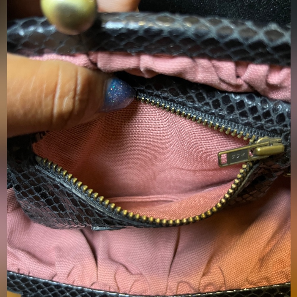 Isabella Fiore Black Snake-Embossed Chain Shoulder Bag with Flower Accent - Picture 3 of 7